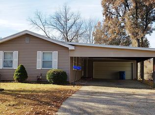 1118 Hillcrest Dr, Mount Carmel, IL 62863