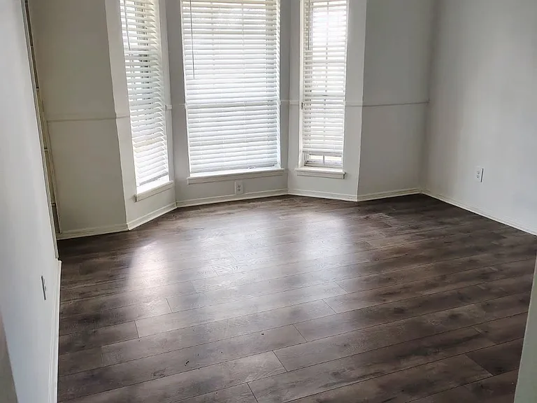 704 W End St — Photo 13