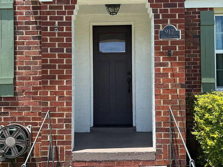 912 Garrison Ave — Photo 2