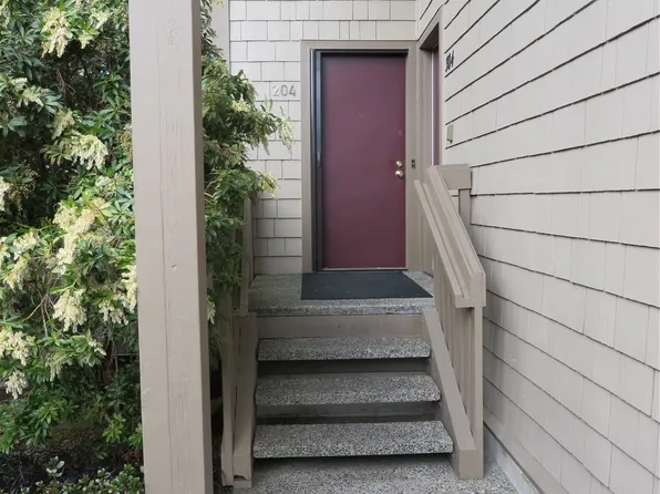 13730 15th Avenue NE #A204, Seattle, WA 98125