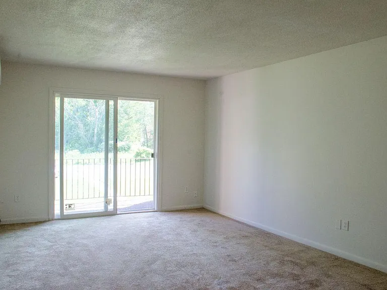 Oakbrook Manor Apartments — Photo 10