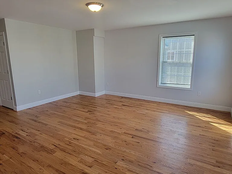 537 Winchester Ave — Photo 2