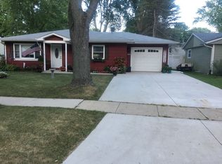 295 Hickory Dr, Crystal Lake, IL 60014