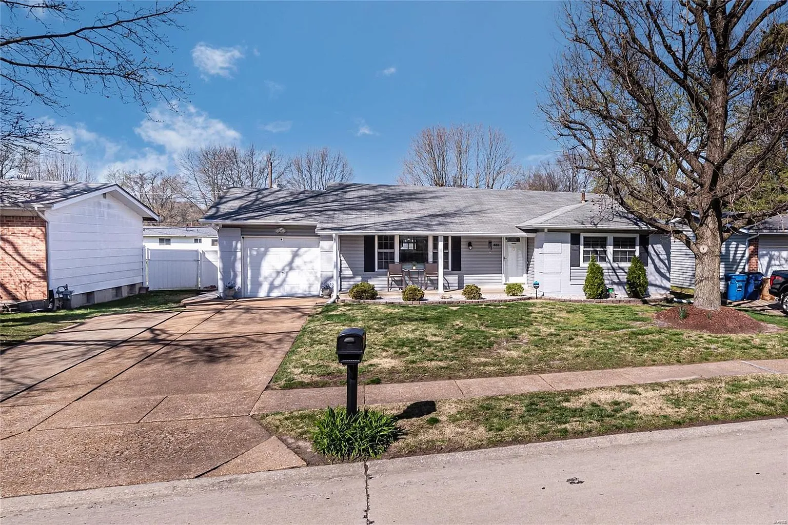 660 Sherwood Dr photo 1
