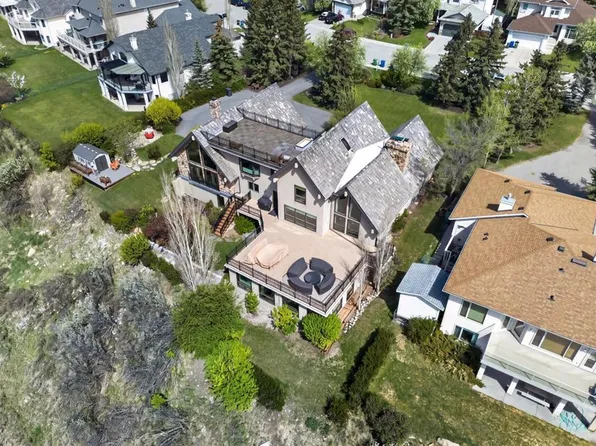 102 W Terrace Cres, Cochrane, AB T4C 1R9