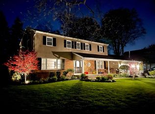 2 Woodlot Ln, Huntington, NY 11743