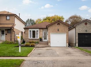 6 McFeeters Cres, Clarington, ON L1C 4G5