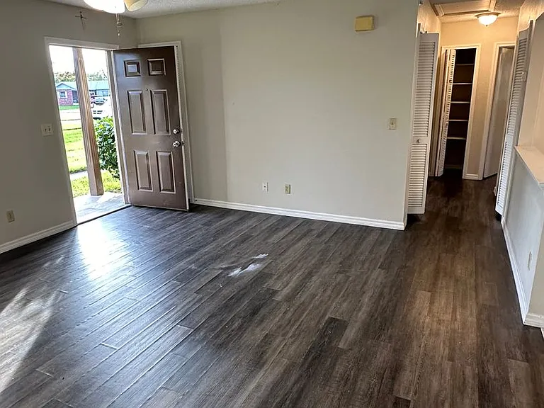 111 Louisiana Ave — Photo 2