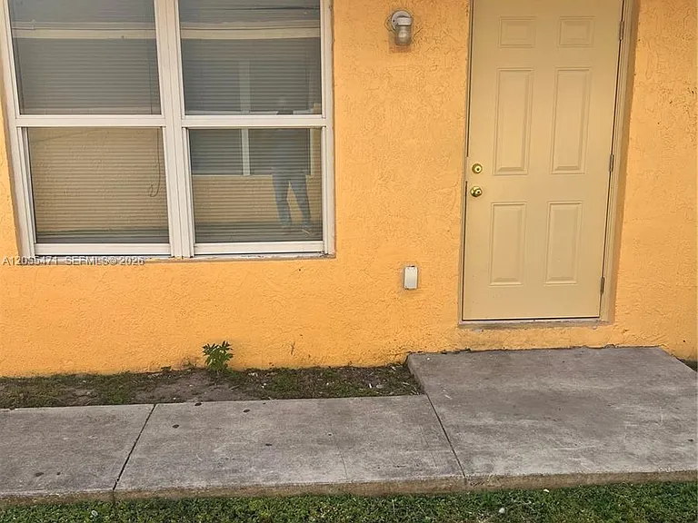 2111 NW 100th St #B — Photo 3