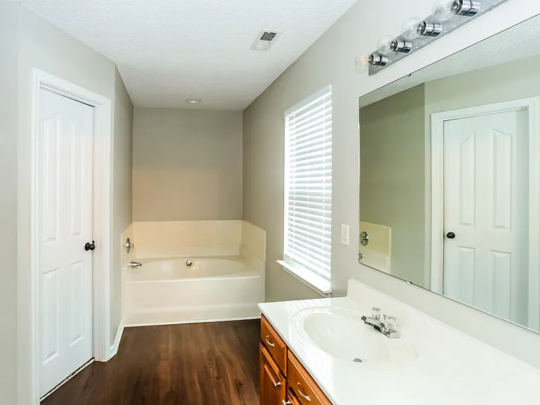 6918 Lowen Rd — Photo 11