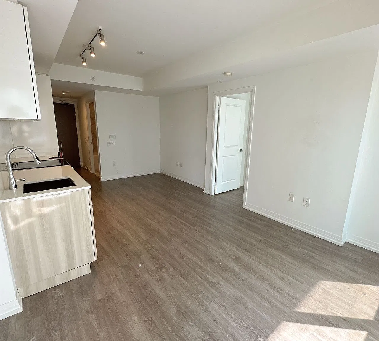 1 bed, $2,350 — Photo 4