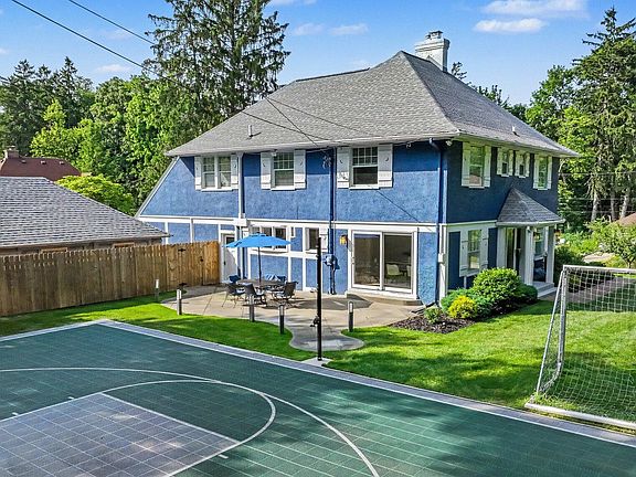 3rd image of 1517 Spruce Dr