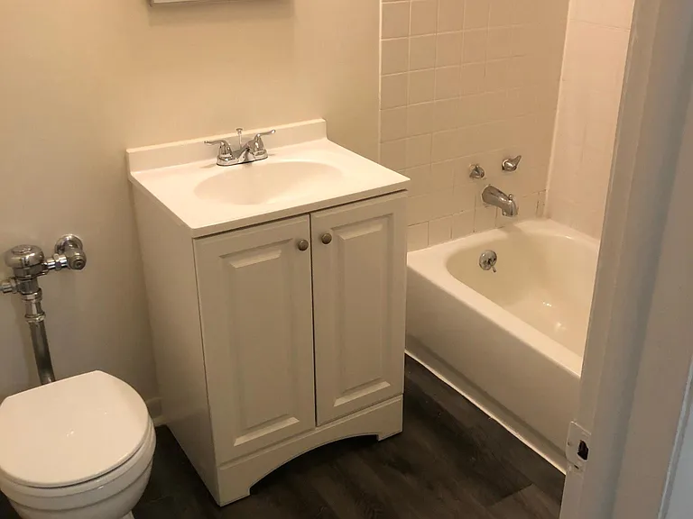 Des Plaines Apartments — Photo 12