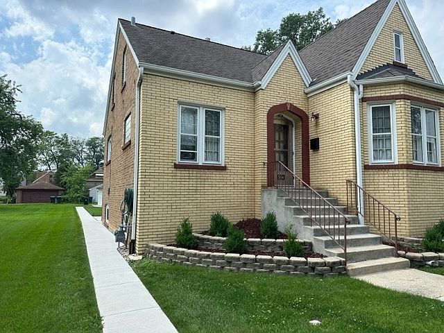 2nd image of 3914 Prairie Ave #16