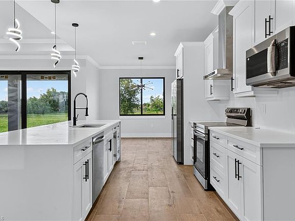 3rd image of 3261 31ST AVE NE