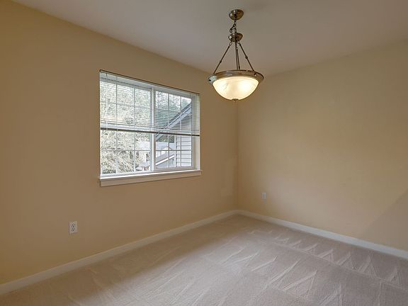 5th image of 25025 SE Klahanie Blvd APT J301