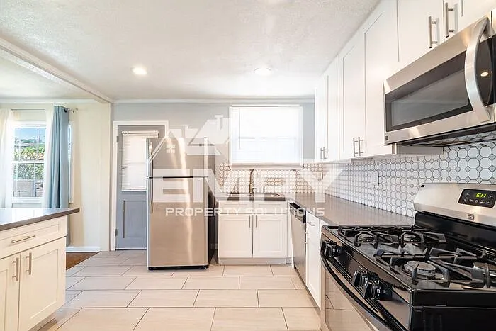 3 bed, 1.0 bath, $3,199 — Photo 1