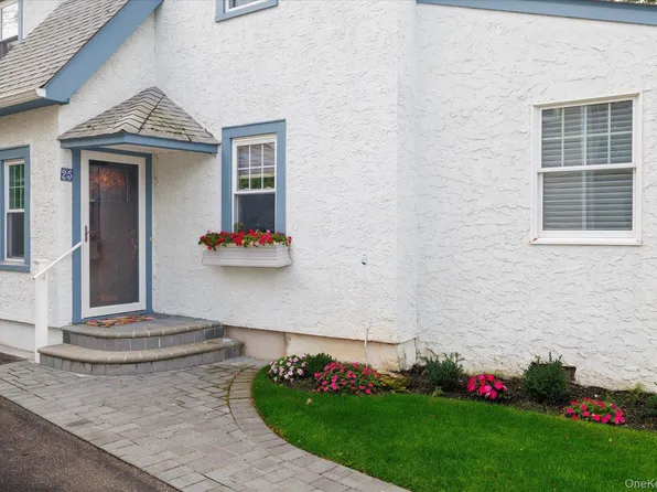 25 Loel Court, Rockville Centre, NY 11570