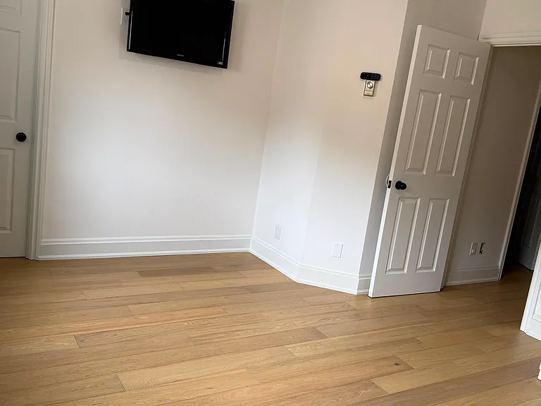 121 Paisley Blvd E — Photo 21