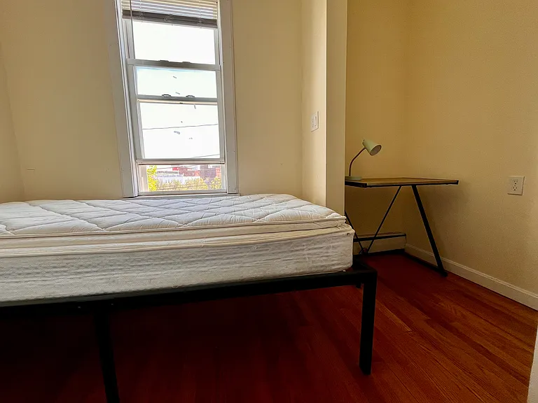 18 Crescent St #2 — Photo 5