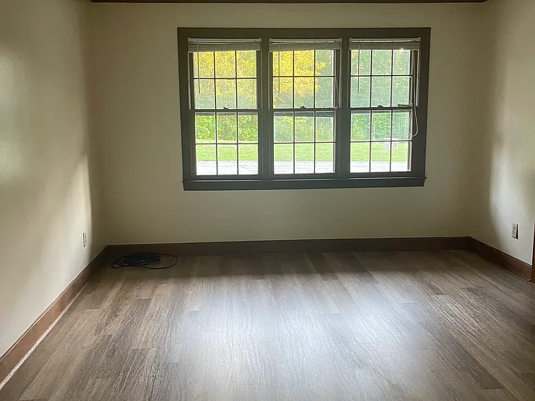 108 E Ridge Rd — Photo 4