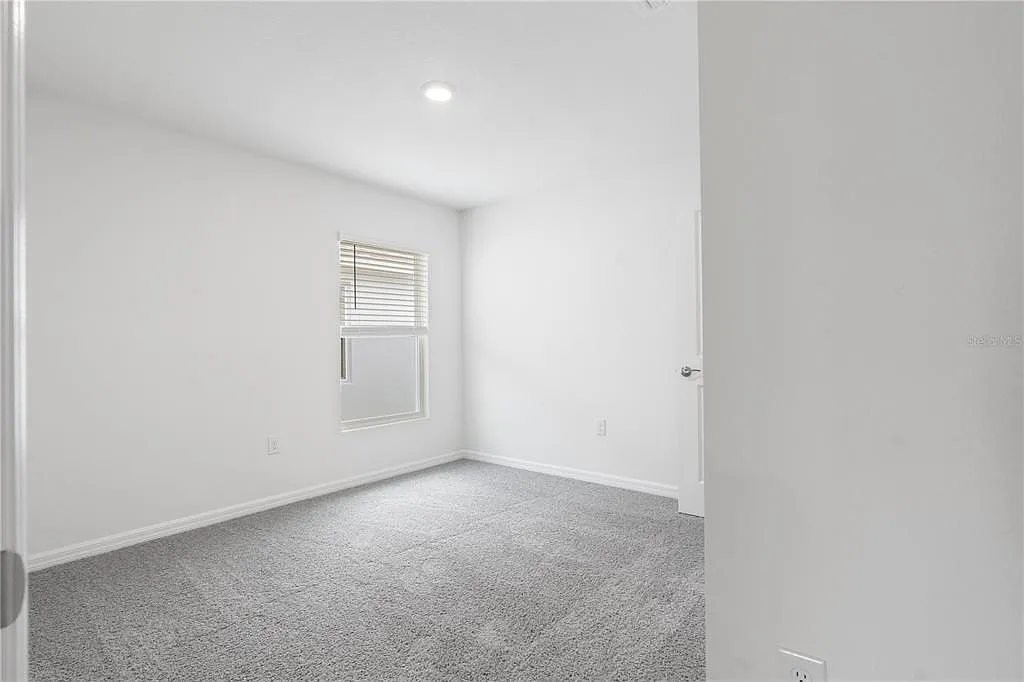 4 bed, 2.0 bath, 1827 sqft, $1,990 — Photo 3