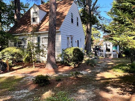 3rd image of 806 Calvert Ave