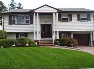 326 Floral Ln, Saddle Brook, NJ 07663
