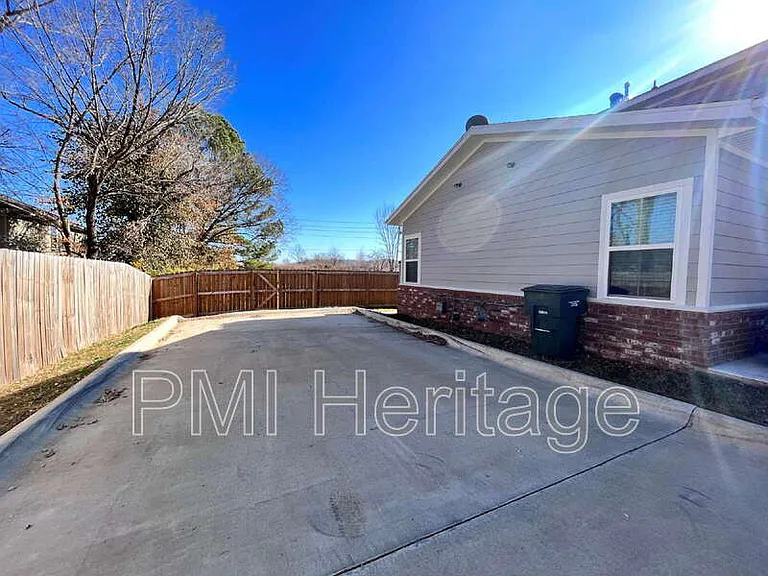 1452 W Sligo St — Photo 16