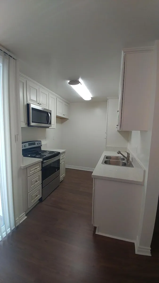 Building Photo - Doheny Regency