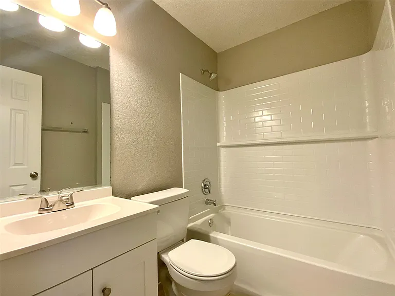 2300 Cedrick Cv #B — Photo 23