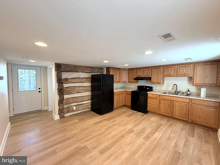 114 N Main St #B — Photo 10