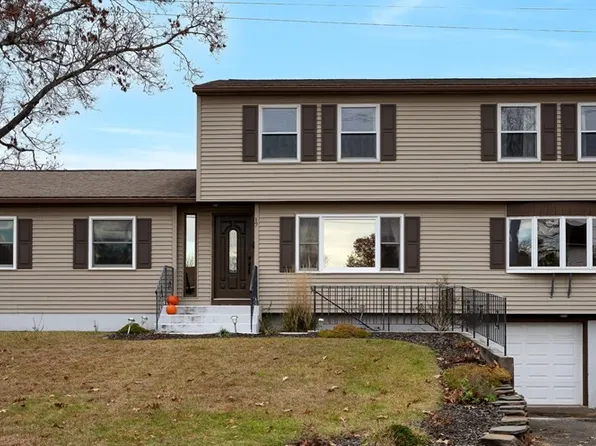 17 Woodcrest Ct, Chicopee, MA 01020