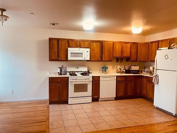 2nd image of 115 Logan Ave APT 2