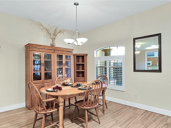 4th image of 1302 Coverbrook Ln