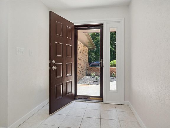 4th image of 54181 Eastlake Dr