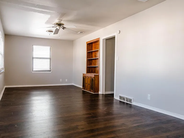 1510 Juanita Dr — Photo 2