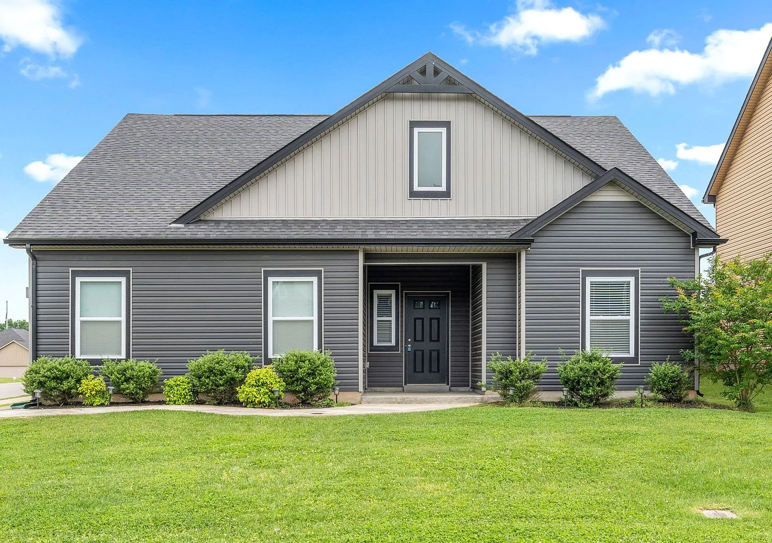 4 Bedrooms in Eagles Bluff — Photo 1