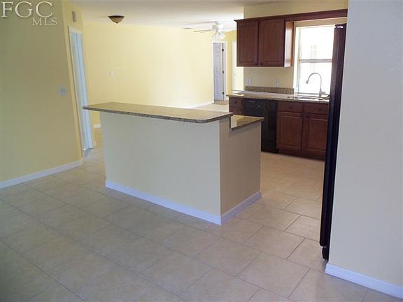 5th image of 713 SE 10th Ave