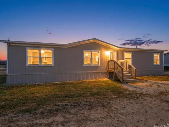 312 Maravillas, Pleasanton, TX 78064