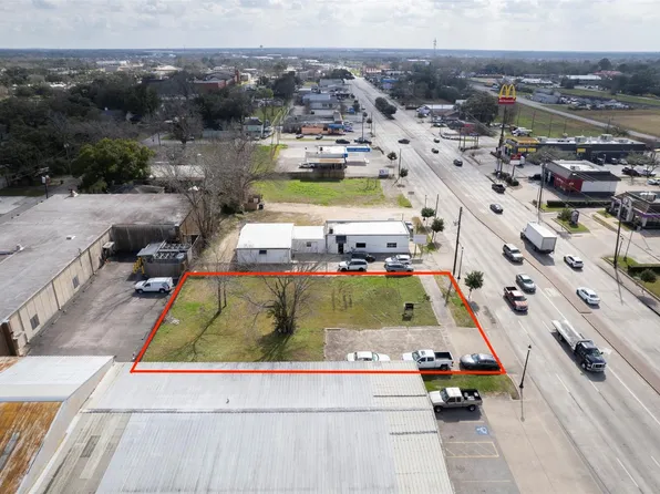 2107 N Main St, Pearland, TX 77581