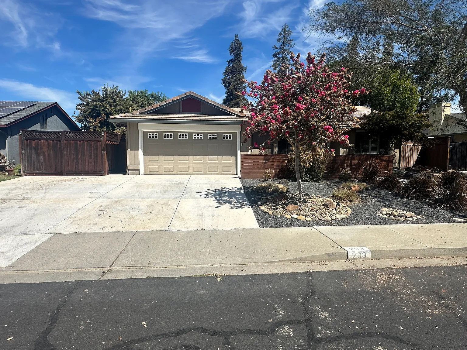 4 bed, 1570 sqft, $3,850 — Photo 2