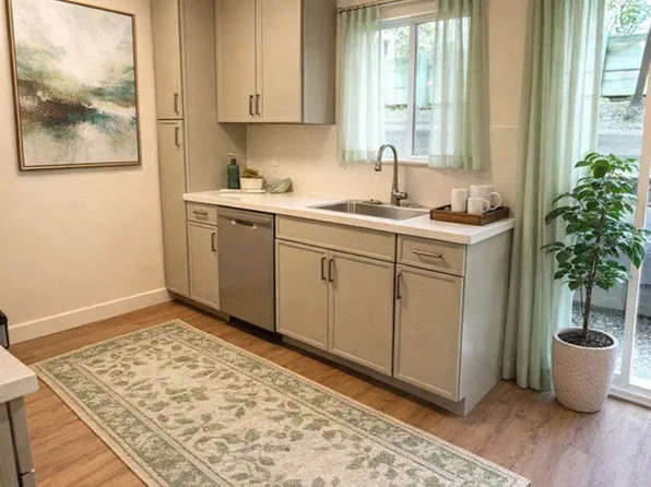 Carlmont Heights Apartments, 2203 Hastings Dr APT 16, Belmont, CA 94002