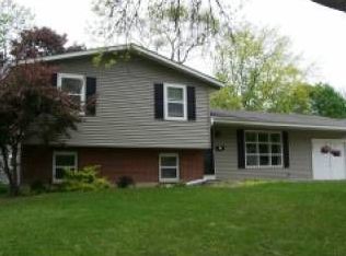 492 Aztec Dr, Carol Stream, IL 60188