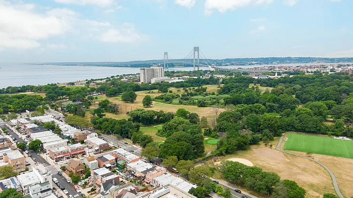 Sold by Remax Real Estate Professionals | media 13