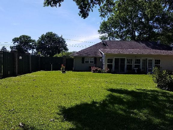 Back Yard & Privacy Fence