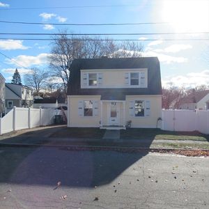99 Homestead Rd, Lowell, MA, 01850