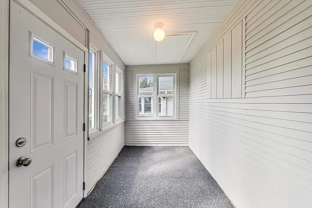 303 N Berteau Ave — Photo 3