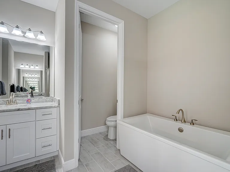 1104 NW 42nd Pl — Photo 11