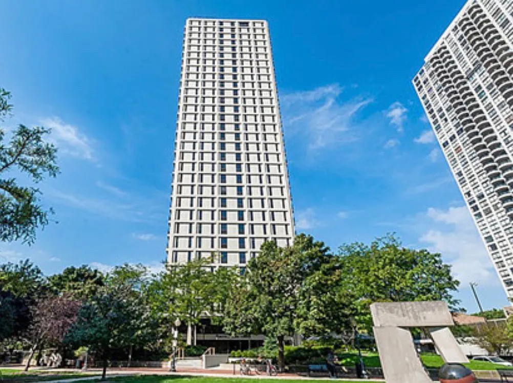 1960 N Lincoln Park W — Photo 2
